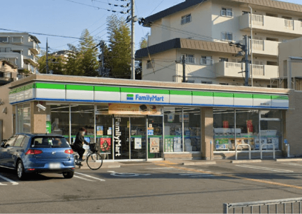 ファミリーマート豊中東泉丘店