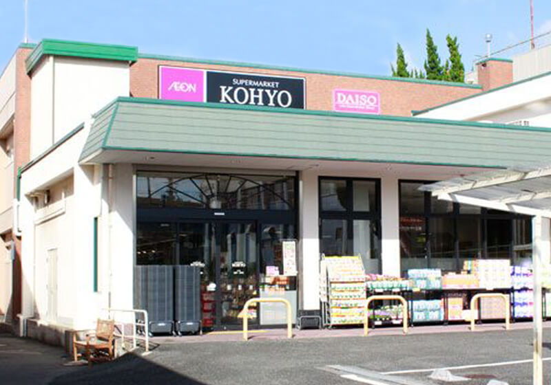 スーパーが徒歩5分(約370m)