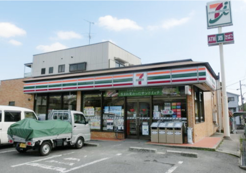 セブンイレブン高槻安岡寺1丁目店 徒歩5分（約400ｍ）