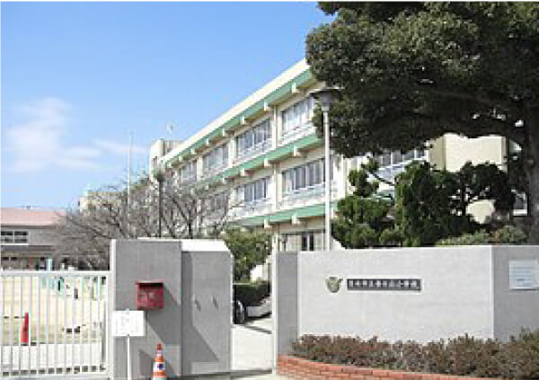 春日丘小学校