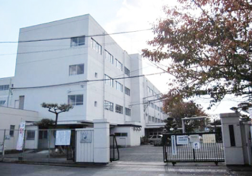 如是小学校　徒歩約3分（約190ｍ）