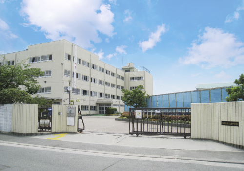 如是中学校　徒歩約1分（約80ｍ）