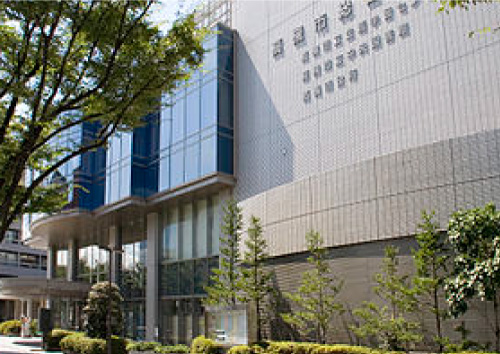 高槻市立中央図書館